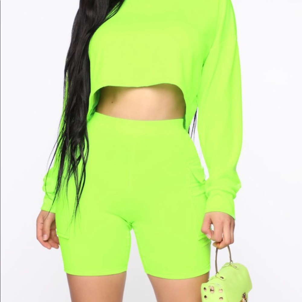 A two piece matching set - Picture 6 of 6